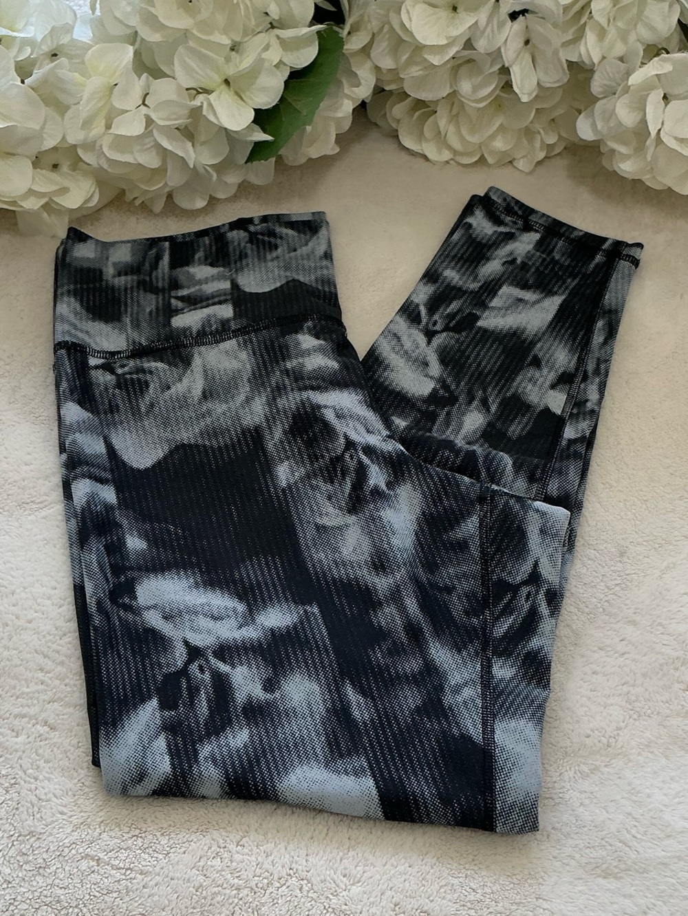 Old Navy Black & Gray Smoke Print Powersoft Highrise Leggings